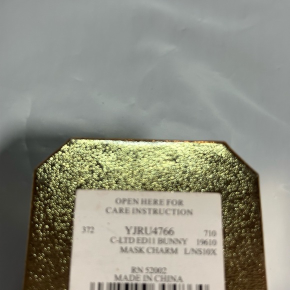 Juicy Couture Gold, cream & Pink Bunny mask Charm.
Limited edition 2011 NIB - Picture 9 of 9